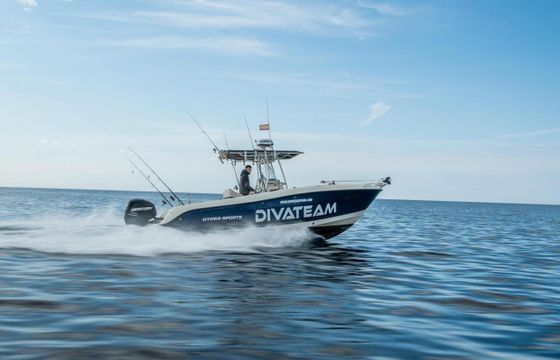 Motorboat Hydra Sports vector 2500cc 400hp