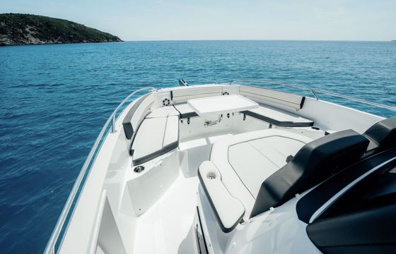 Motorboat Jeanneau Cap camarat 10.5cc 700hp