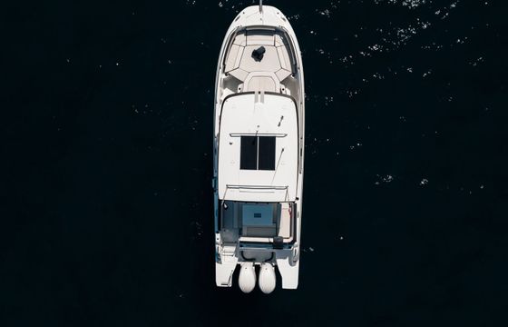 Motorboat Jeanneau Cap camarat 10.5cc 700hp