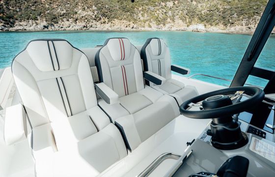 Motorboat Jeanneau Cap camarat 10.5cc 700hp