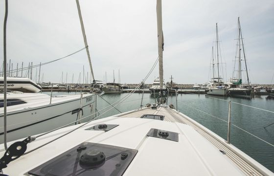 Sailboat BENETEAU OCEANIS 41.1 12.43m