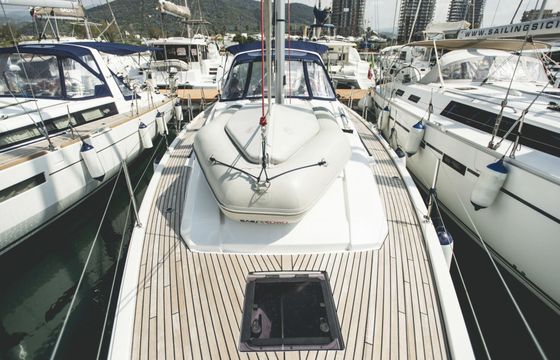 Sailboat BENETEAU OCEANIS 41.1 12.43m