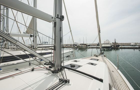Sailboat BENETEAU OCEANIS 41.1 12.43m