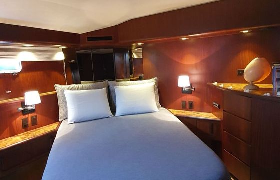 Motor yacht Hatteras 58C 2200hp