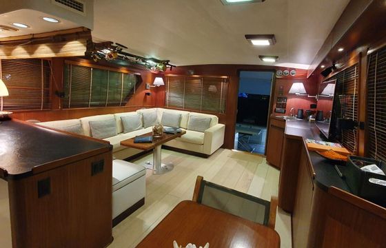 Motor yacht Hatteras 58C 2200hp