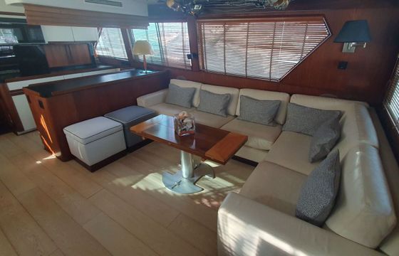 Motor yacht Hatteras 58C 2200hp