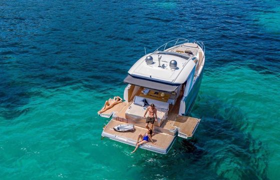 Motorboat Jeanneau DB 37 640hp
