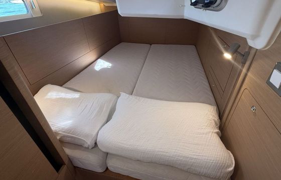 Sailboat Jeanneau Sun Odyssey 410 12m