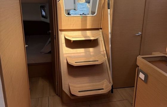 Sailboat Jeanneau Sun Odyssey 410 12m