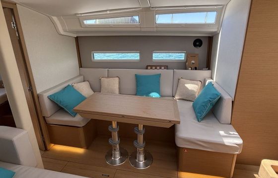 Sailboat Jeanneau Sun Odyssey 410 12m