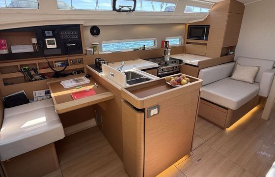 Sailboat Jeanneau Sun Odyssey 410 12m