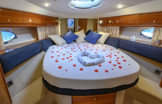 Motorboat PRINCESS V55 800hp