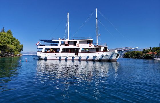 Sailing yacht OTAC NIKOLA Mini cruiser 28m