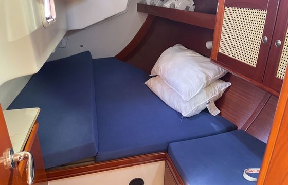 Sailboat Hanse 411 12.3m