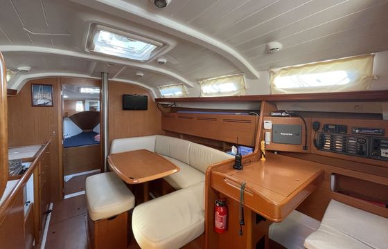Sailboat Beneteau Cyclade 39.3 11.97m