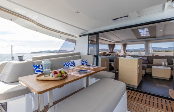 Catamaran Fountaine Pajot FP 44 14m