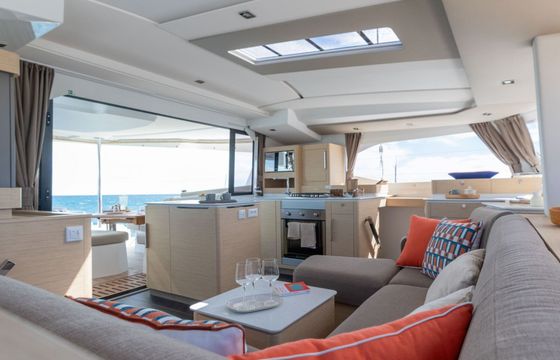Catamaran Fountaine Pajot FP 44 14m