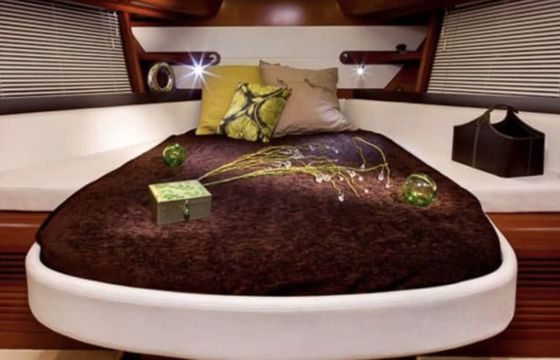 Motorboat Beneteau Monte Carlo 42 740hp