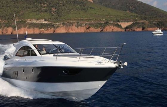 Motorboat Beneteau Monte Carlo 42 740hp