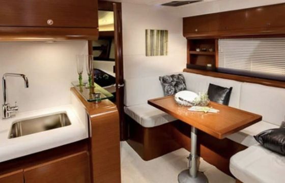 Motorboat Beneteau Monte Carlo 42 740hp
