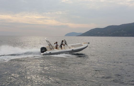 Motorboat CAPELLI TEMPEST 700 - KOOM 225hp