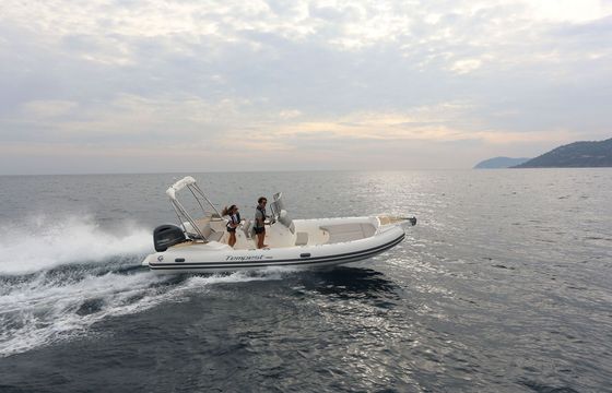 Motorboat CAPELLI TEMPEST 700 - KOOM 225hp