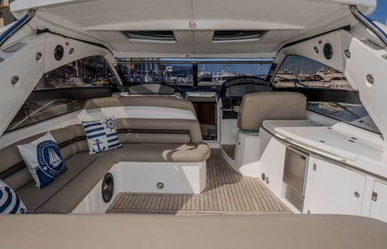 Motorboat Sunseeker Portofino 53 1430hp