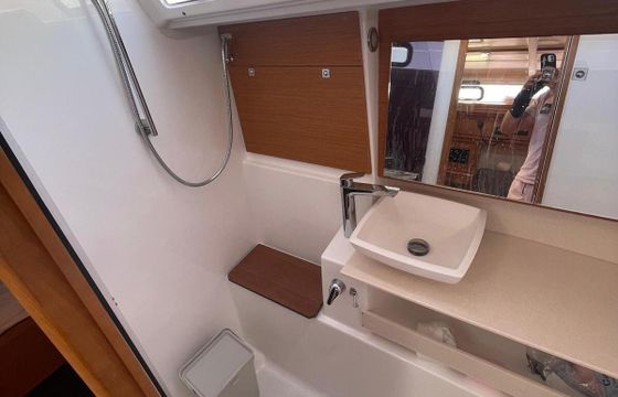 Sailboat 3 DUFOUR 430 (3D/2C/0P) - CH 13m