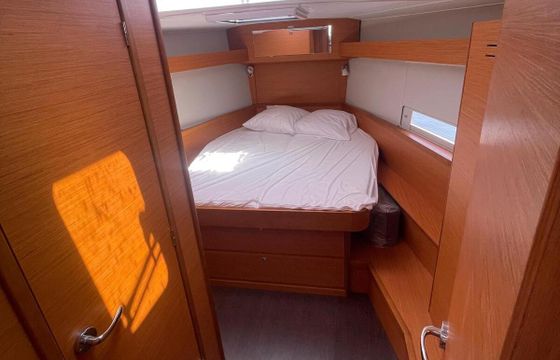 Sailboat 3 DUFOUR 430 (3D/2C/0P) - CH 13m
