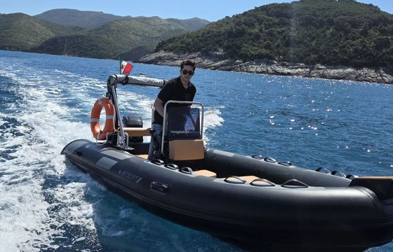 Boat without licence  Navigandoperlelba Gommone 5 mt 40hp