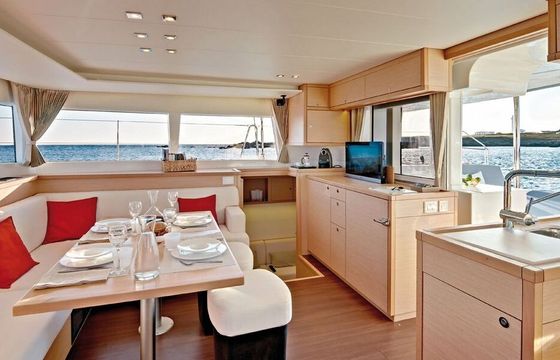 Catamaran LAGOON 450 F 13.96m