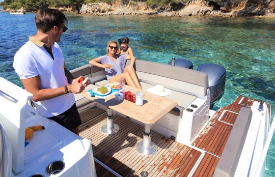 Motorboat JEANNEAU CAP CAMARAT 10.5 WA 600hp