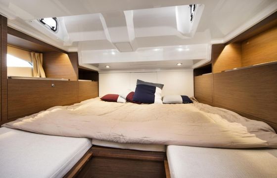 Motorboat JEANNEAU CAP CAMARAT 10.5 WA 600hp