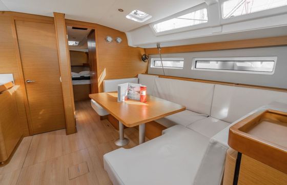 Sailboat Jeanneau Sun Odyssey 490 14.42m