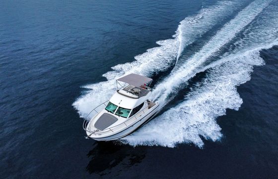 Motorboat Jeanneau Prestige 32 flybridge 560hp