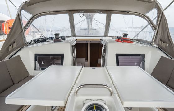 Sailboat Jeanneau Sun Odyssey 410 12m