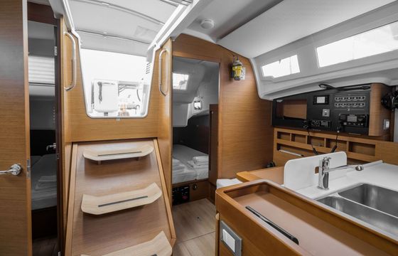 Sailboat Jeanneau Sun Odyssey 410 12m