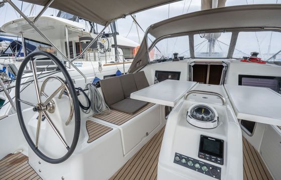 Sailboat Jeanneau Sun Odyssey 410 12m