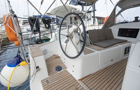Sailboat Jeanneau Sun Odyssey 410 12m
