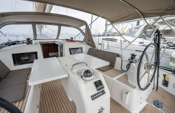Sailboat Jeanneau Sun Odyssey 410 12m