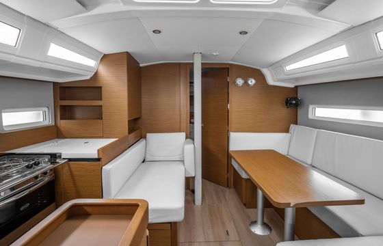 Sailboat Jeanneau Sun Odyssey 410 12m