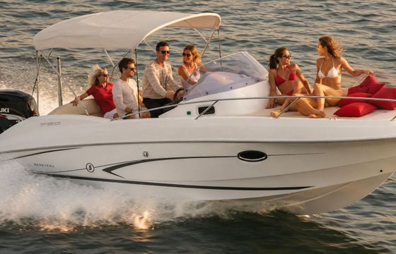 Motorboat BENETEAU FLYER 750 SD 500hp