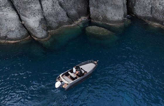 Boat without licence  SANTORINI BLACK BOAT 60hp