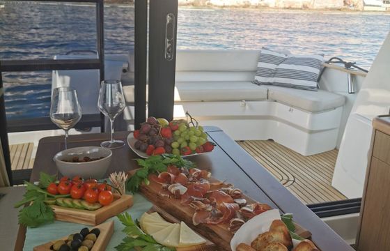 Motorboat Beneteau Antares 36 600hp