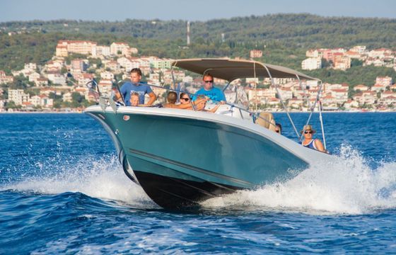 Motorboat JEANNEAU Cap Camarat 7.5 225hp