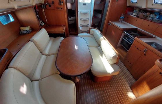 Sailboat Beneteau Oceanis 440 13.66m