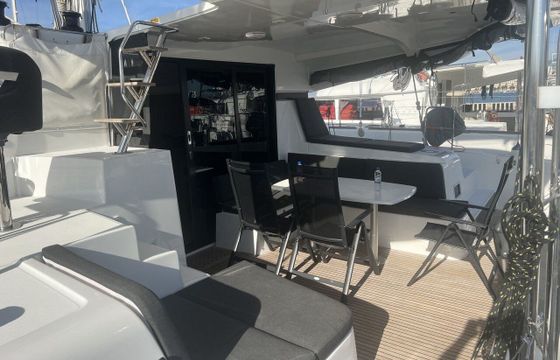 Catamaran Lagoon-Bénéteau Lagoon 42 - 4 + 2 cab. 12m