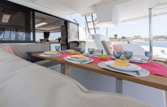 Catamaran FOUNTAINE PAJOT SAONA 47 13.94m