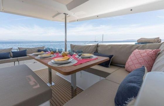 Catamaran FOUNTAINE PAJOT SAONA 47 13.94m