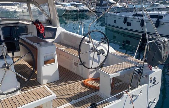Sailboat Bénéteau Oceanis 38.1 11m